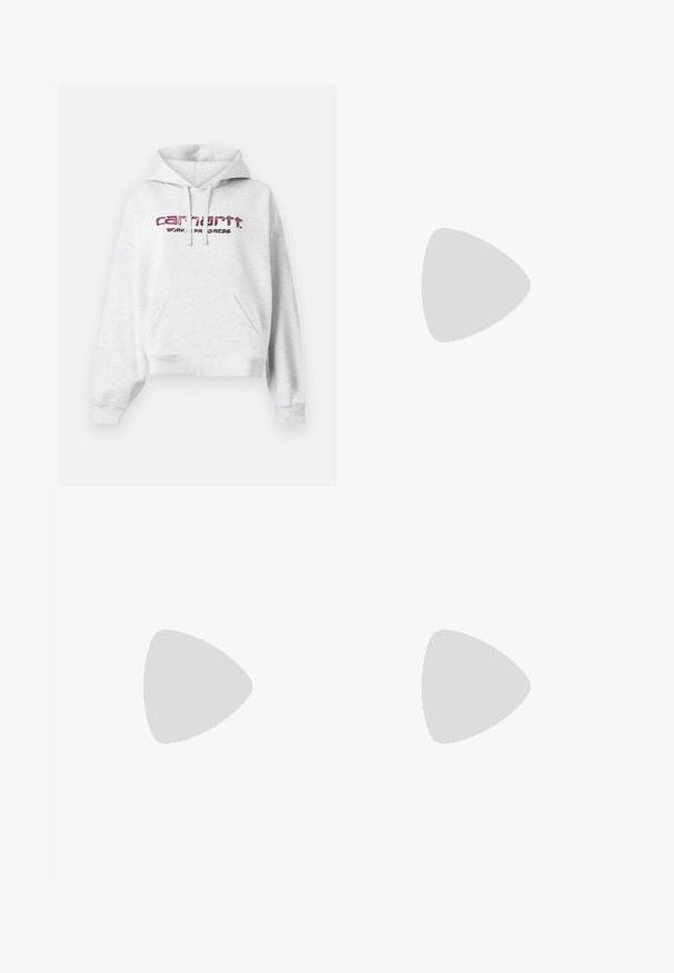 Grauer Hoodie aus Fleece-Stoff, mit einer Kängurutasche, Kordelzugkapuze und pink gesticktem "carhartt"-Logo mit "WORK IN PROGRESS."; Schwarzes, kurzes T-Shirt aus Baumwolle mit kurzen Ärmeln, rundem Ausschnitt und kleinem weißen Logo auf der linken Brust.; Weite Jeans aus mittelgewichtiger blauer Baumwolle. Klassisches Fünf-Taschen-Design mit Reißverschluss und Knopfverschluss.; Weiße Ledersneaker mit beigen Wildlederakzenten, perforierte Zehenbox, flache Schnürsenkel und eine strukturierte cremefarbene Sohle. Mit dezentem Branding an der Ferse.