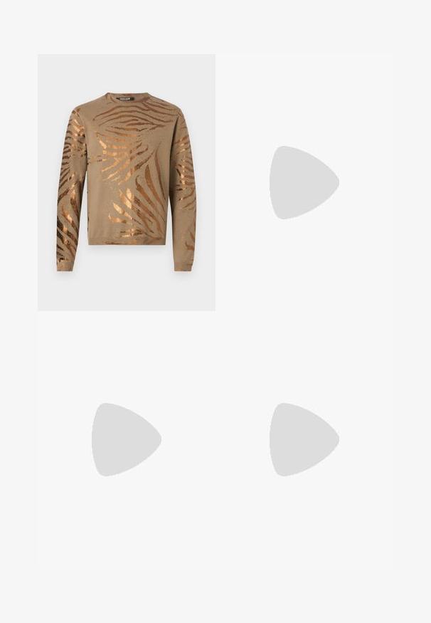 Maglione beige con strisce zebra metallizzate in bronzo, scollo rotondo e maniche lunghe con polsi e orlo a costine. Texture in maglia morbida.; Filippa K TERRY CROPPED TROUSERS - Pantaloni - sage melange; Sneaker in pelle bianca con una finitura liscia, punta rotonda, lacci piatti e suola testurizzata. Presenta un logo discreto sul tallone.; Occhiali da sole neri rotondi con lenti scure e sottili bracci in metallo. Include punte trasparenti e accenti argentati alla cerniera. Design minimalista.