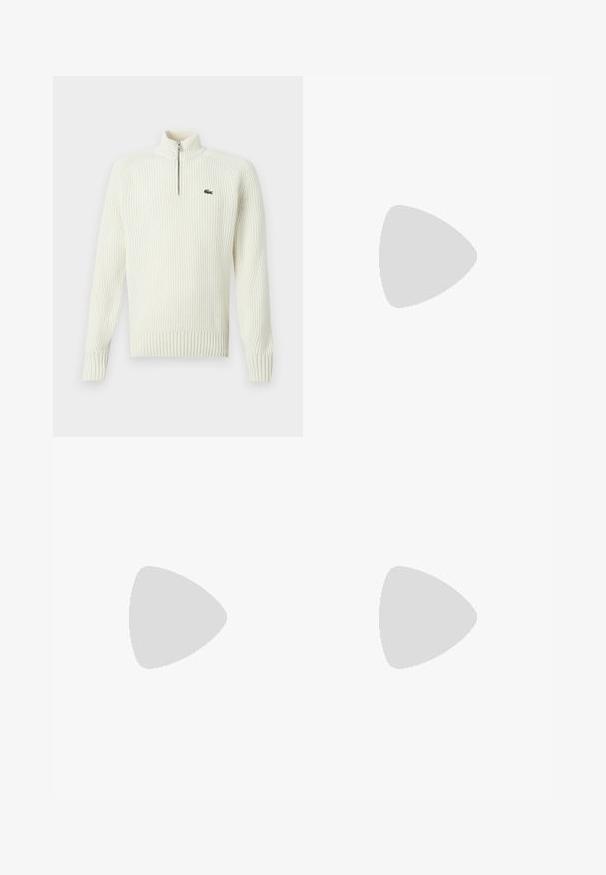 Kremna pletena zip-up jopica z rebrastim teksturo, visokim ovratnikom in majhnim zelenim logotipom na levem prsnem delu. Dolgi rokavi in prilagojen rob.; Bela bombažna majica s kratkimi rokavi in krožnim ovratnikom, z majhnim zelenim vezenim logotipom na prsih. Klasičen ravno krojen dizajn.; Modre kavbojke s ravnim krojem, ki imajo zbledel pranje, pet žepov in gumbno-zadržno zapiranje v pasu.; Beli usnjeni superge z perforiranim prednjim delom, ravnimi vezalkami in oblazinjenim ovratnikom. Imajo embosirano logo na strani in teksturiran gumijast podplat.