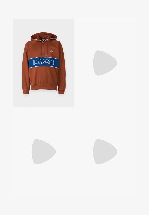 Sudadera marrón con cremallera en el cuello, banda azul contrastante con el texto "LACOSTE", puños acanalados y un pequeño logo en el pecho.; Camiseta de manga larga negra de algodón, con escote redondo y un pequeño logo de cocodrilo bordado en verde en el lado izquierdo del pecho.; Jeans de mezclilla azul claro con un corte amplio, piernas rectas, diseño de cinco bolsillos y cierre de botón en la cintura. Detalle de costura minimalista.; Zapatillas Lacoste en gris oscuro con material de malla y sintético, que cuentan con una suela texturizada y detalles en marrón en el cuello y la marca.