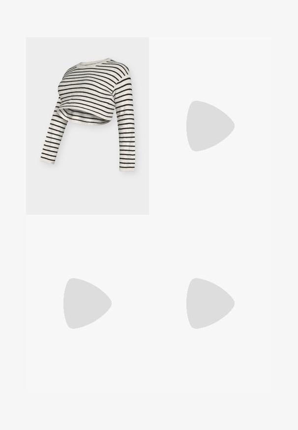 Virkatttu lyhyt neulepaita, jossa on pitkät hihat, vaakasuorat mustat raidat vaaleankeltaisella pohjalla ja pyöreä kaula-aukko.; Mustat leveälahkeiset housut, joissa on korkea vyötärö, napit vyötärönauhassa ja etupuolella laskokset.; Mustat nahkakengät, joissa on terävä kärki ja matala lohkare korko. Varustettu nilkkahihnalla, jossa on kultasävyinen solki. Lisää sileä pinta.; Musta nahkainen olkalaukku, jossa on sileä pinta, ryhdikäs muoto, kaksi kahvaa ja silmienpistävä hopeinen solkiyksityiskohta edessä.