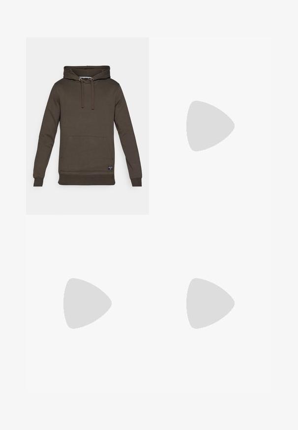 Björn Borg CENTRE HOODIE - Mikina s kapucňou - peat; Sivá džínsy s rovnými nohavicami, s prednými vreckami a klasickým gombíkovým zapínaním. Hladká textúra s jemným vyblednutím.; Biele kožené tenisky s perforáciami, okrúhlou špičkou, plochou podrážkou a hrubými šnúrkami, pričom majú viditeľné logo swoosh a nápis "AIR" na päte.; Strieborné nerezové hodinky s modrým ciferníkom, kovovými hodinovými značkami a dátumovým oknom na 3. hodine. Vodotesné do hĺbky 50 metrov.