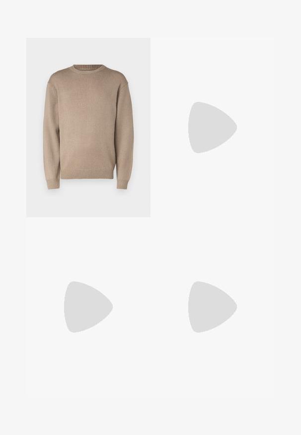Maglione beige lavorato a maglia con colletto rotondo, maniche lunghe e polsini e orlo a coste; texture liscia con un motivo uniforme.; Pantaloni cargo grigi realizzati in tessuto resistente, dotati di un design a gamba dritta, numerose tasche laterali e dettagli di cucitura a vista.; Scarpe in pelle nera con punta arrotondata, design con lacci e suola spessa e texture. Indossate con pantaloni neri su misura e un maglione a coste.; Occhiali da sole con lenti rettangolari di colore grigio scuro, montatura in metallo argentato e punte nere in plastica sulle asticelle. Design leggero con cuscinetti per il naso.