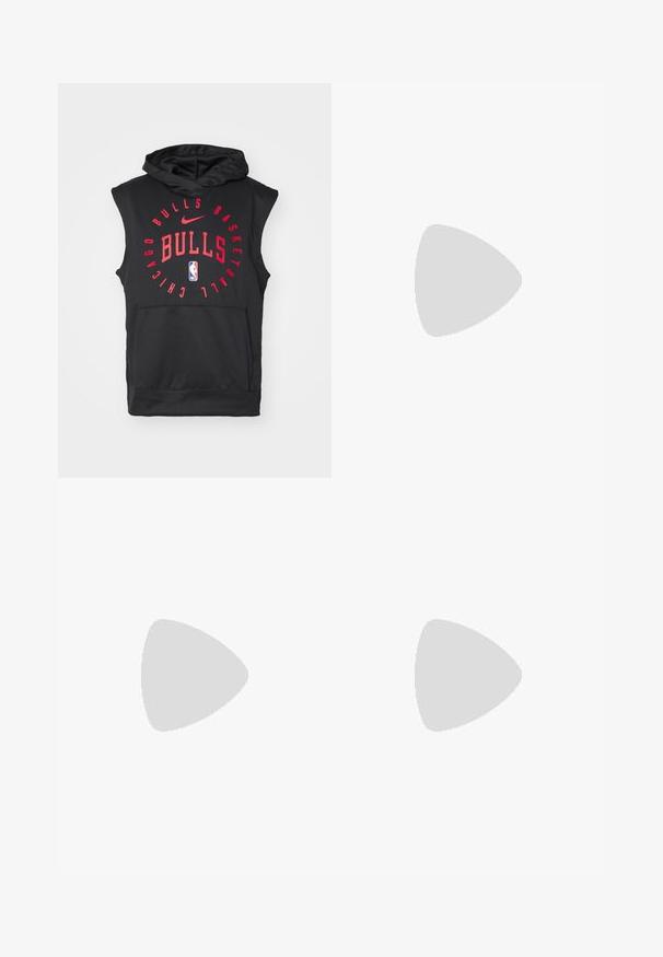 Schwarzes ärmelloses Hoodie mit einem roten grafischen Design und dem Text "CHICAGO BULLS BASKETBALL" sowie dem Nike-Logo, mit einer Fronttasche.; Weißes Baumwoll-T-Shirt mit einem schwarz-weißen Panda-Graphic, der einen Nike-Sneaker hält, mit einem grünen Nike-Logo darüber.; Schwarze Sweatpants mit elastischem Bund, lockerer Passform, gerippten Beinabschlüssen, glatter Textur und ohne sichtbare Muster oder Hardware-Akzente.; Weiße Sport Schuhe mit schwarzen Akzenten und grüner Dämpfung. Verfügt über ein strukturiertes Obermaterial, eine Schnürverschluss und ein sichtbares Markenlogo.