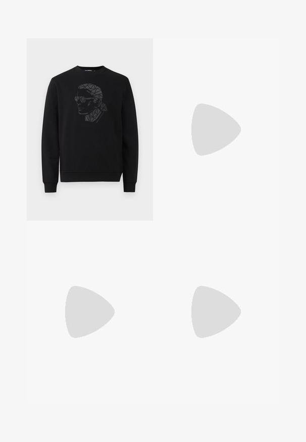 Sorte sweatshirt med rund halsudskæring og lange ærmer. Har et geometrisk portræt-design i sort og grå på forsiden.; Sort bomulds T-shirt med korte ærmer, rund halsudskæring og et lille hvidt hjertegrafik på venstre brystområde.; Sorte bukser med elastisk talje, der har et lige ben-design og opkrøllede cuffs. Lavet af glat, vævet stof uden mønstre.; Sort sneakers med glat læderoverdel, rund tå og snørebåndsdesign. Har en klar, polstret sål med en mørk gradient.