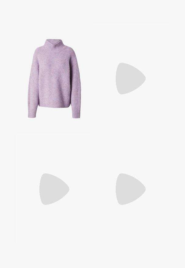 Lila gestrickter Pullover mit hohem Kragen, gerippter Textur, lockerer Passform und überschnittenen Schultern. Weiches Material mit einem dezenten Ombre-Effekt.; Schwarze weit geschnittene Hose mit maßgeschneidertem Design, mit Falten und einer glatten Stoffstruktur. Klare Linien und keine sichtbaren Beschläge oder Akzente.; Beige Wildleder-Ankelstiefel mit weicher Textur, gesteppten Details und einer Gummisohle, ausgestattet mit einer Schlaufe an der Ferse für einfaches An- und Ausziehen.; Massimo Dutti Handtasche - brown