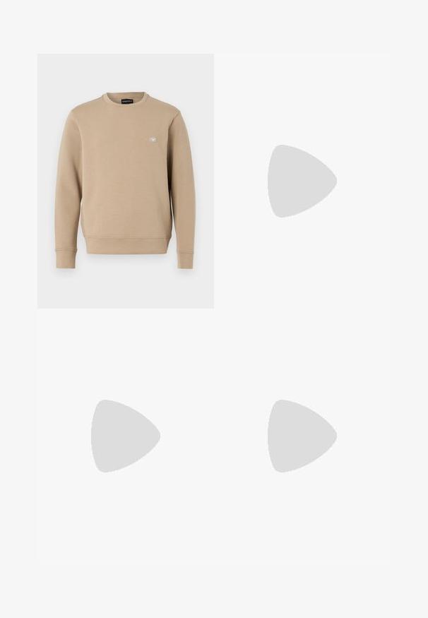 Felpa beige con collo a giro in tessuto morbido. Presenta una piccola etichetta con logo sul petto. Maniche lunghe con polsini e bordo a costine.; Jeans in denim blu scuro con vestibilità slim, caratterizzati da schizzi di vernice, cuciture visibili e design classico a cinque tasche. Taglio dritto.; Sneaker in pelle bianca con una finitura liscia, punta rotonda, lacci piatti e suola testurizzata. Presenta un logo discreto sul tallone.; Occhiali da sole neri rotondi con lenti scure e sottili bracci in metallo. Include punte trasparenti e accenti argentati alla cerniera. Design minimalista.
