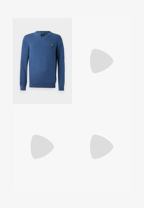 Herren blauer V-Ausschnitt-Pullover mit langen Ärmeln und gelbem Vogel-Logo auf der linken Brust gestickt.; Weißes Baumwoll-T-Shirt mit kurzen Ärmeln, rundem Halsausschnitt und lockerer Passform. Minimalistisches Design, ohne Muster oder Akzente.; Beige Baumwollhose mit geradem Bein, mit vorderem Knopfverschluss und Gürtelschlaufen. Glatte Textur, keine sichtbaren Muster oder Akzente.; Weißer Sneaker mit glattem Lederobermaterial und niedrigem Profil. Verfügt über eine runde Zehenpartie, sechs Ösen und eine strukturierte Gummisohle.