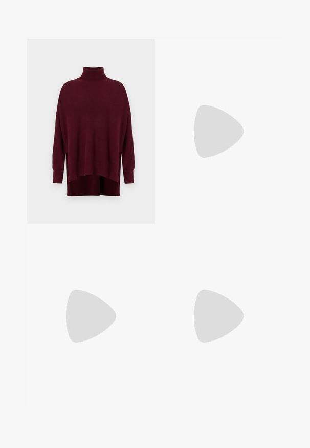 Υπερμεγέθη burgundy πουλόβερ με ψηλό λαιμό, μακριά μανίκια και πλάγιες σχισμές, με χαρακτηριστικό κωνικό τελείωμα.; Μαύρο παντελόνι με ραφή που έχει σχεδιασμό ίσιας �γραμμής, διαθέτει λεία υφή και καθαρές πτυχώσεις κατά μήκος της μπροστινής πλευράς. Χωρίς ορατό μεταλλικό υλικό.; Μαύρες δερμάτινες γόβες slingback με μυτερή μύτη, διαθέτοντας λεπτό τακούνι και χρυσή λεπτομέρεια στην ρυθμιζόμενη λωρίδα. Λείος υφές.; Μαύρη δερμάτινη τσάντα με δομημένο σχέδιο, που διαθέτει κομμένο σχήμα, επάνω λαβή και χρυσά μεταλλικά στοιχεία. Περιλαμβάνει ρυθμιζόμενο λουρί ώμου.