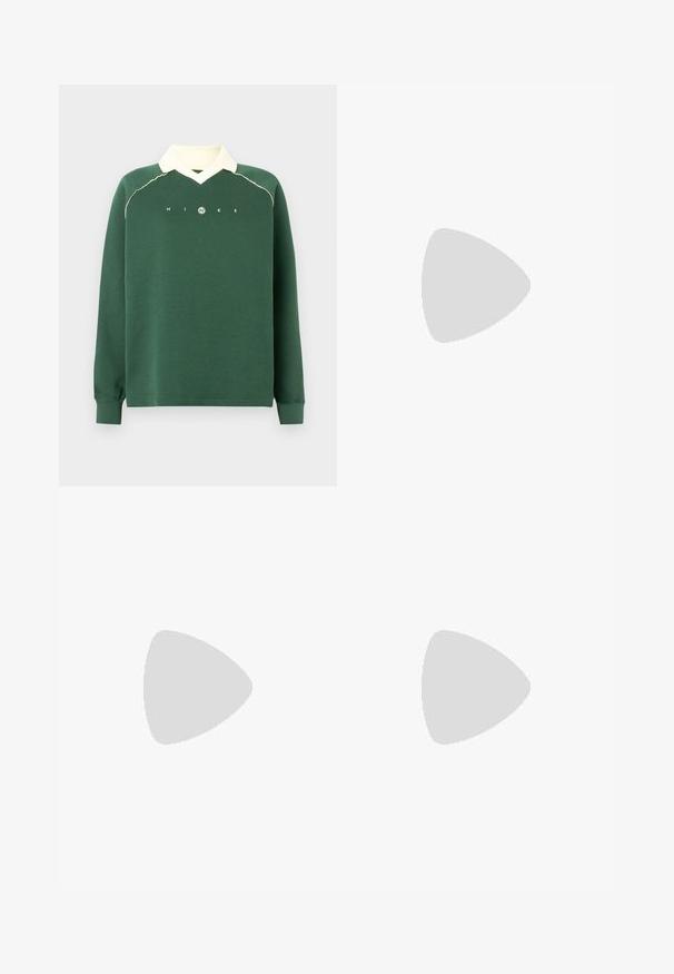 Zaļš garās piedurkņu džemperis ar krēmkrāsas apkakli, ribotām aprocēm un "NIKE" uzrakstu ar logo krūtīs.; Balts ribota topiņš ar plānām siksnām, kam ir pieguļoša forma un gluda tekstūra. Audums izskatās elastīgs un nedaudz struktūrēts.; Denim maksi kleita ar garām piedurknēm, smailu apkakli, pogājamu priekšpusi, divām krūšu kabatām, sašaurinātu vidukli un sānu šķēlumiem ērtai kustībai.; Baltas striķu augstpapēžu sandales ar plakanu pirkstu daļu, teksturētu priekšpusi ar saveltiem akcentiem un šauru potītes siksniņu.; Balts ādas somiņa ar mīkstu tekstūru, piedāvājot plašu dizainu un vienu siksnu. Valkāta ar zilu džinsa jaku.