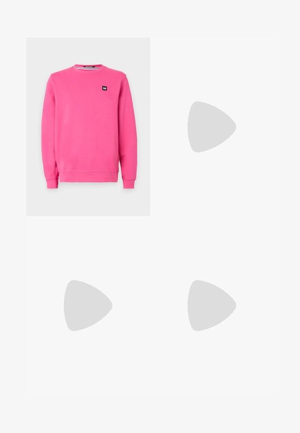 Roze sweatshirt van zachte stof, met een ronde hals, lange mouwen, geribbelde manchet en een klein zwart logo op de voorkant.; Zwarte T-shirt met korte mouwen in een losse pasvorm, gemaakt van zachte katoen, met een ronde halslijn en een minimalistisch ontwerp.; Rode sportieve broek met een elastische tailleband, voorzien van zilveren ogen langs de zijkanten en ritszakken. Rekbare stof.; Witte leren sneakers met een grijze suède neuskap, drie horizontale witte strepen, blauwe accenten en een bruine rubberen loopzool. Geweven detail op de zool.