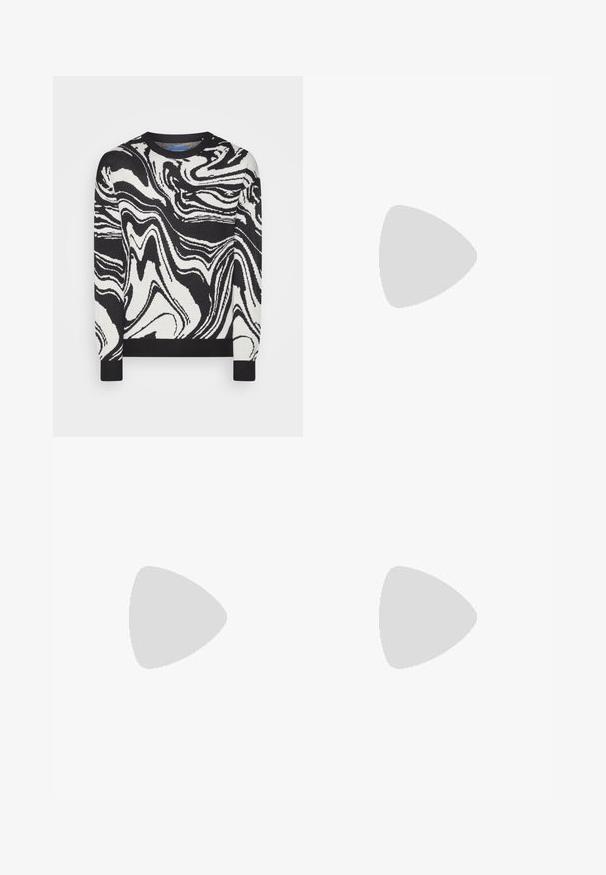 Jack & Jones JORMARBLE CREW NECK - Trui - black; Lichtblauwe denim wijde jeans met een hoge taille, voorzien van vijf zakken, riemlusjes en een zachte, licht vervaagde textuur.; Witte sneakers met een gladde textuur, voorzien van bruine lederen accenten en zwarte details, gecombineerd met zwarte maatpakken. Achtergrond van houten vloeren.; Zwarte ronde zonnebril met groen getinte lenzen, met een slank ontwerp, metalen accenten en een matte afwerking op de monturen.