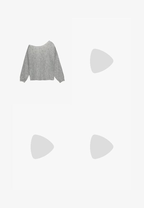 Maglione grigio chiaro a maglia con scollo ampio, maniche lunghe e orlo corto. Tessuto morbido e motivo delicato su tutta la superficie.; Pantaloni neri a gamba larga con pieghe, caratterizzati da una texture liscia e un design a vita alta. Stile minimalista, senza hardware o decorazioni visibili.; Pump in pelle nera con punta affusolata, cinturino alla caviglia e tacco spesso. Texture piatta, design elegante ed estetica minimalista.; Borsa tote in pelle nera con texture liscia, forma rettangolare e due manici lunghi. Nessun hardware o decorazione visibile.
