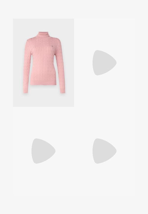 GANT TURTLENECK - Maglione - dusty pink; Pantaloni neri su misura con un design a gamba dritta, caratterizzati da una texture liscia e pieghe ben definite sul davanti. Senza hardware visibile.; Mule in pelle nera con punta affilata e tacco basso a blocco. Texture liscia con un design elegante. Retro aperto con dettagli minimi.; Borsa a mano in pelle nera con un design strutturato, caratterizzata da una forma corta, manico superiore e accessori in metallo dorato. Inclusa tracolla regolabile.
