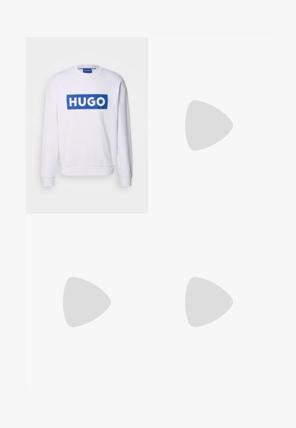Biela mikina s dlhými rukávmi, s veľkým modrým obdĺžnikovým logom "HUGO" napísaným bielymi veľkými písmenami cez hrudník.; Biele krátke tričko s rukávmi a okrúhlym výstrihom, s modrým a zeleným plameňovým textom "HUGO" cez hruď a modrou vnútornou nálepkou.; Čierne cargo nohavice vyrobené z bavlny s voľným strihom, majú bočné vrecká, zapínanie na gombík a rovné nohavice. Jednoduchý dizajn bez vzorov.; Čierne kožené mokasíny s okrúhlou špičkou, predným pásikom a nízkou gumovou podrážkou. Obsahujú jemné švy a zadný poutko.