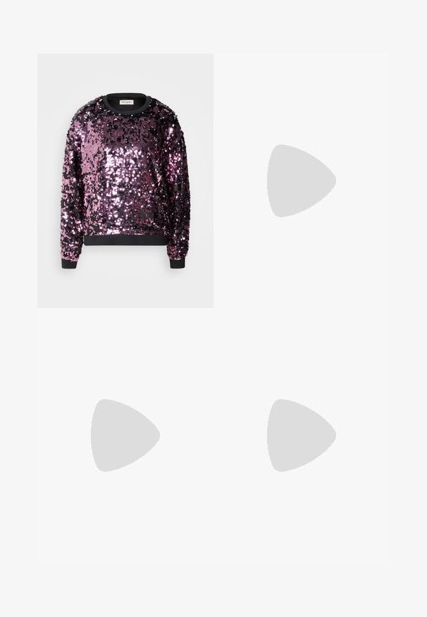Sudadera de lentejuelas en tonos de púrpura y negro. Presenta un cuello redondo y puños negros. Textura brillante con un brillo uniforme.; Pantalones de utility color beige claro con un corte relajado, cierre de botón y bolsillos con parche en la parte frontal. Fabricados en un resistente tejido de algodón.; Mocasín de cuero negro con tacón grueso y suela gruesa, con un detalle de correa en la parte superior, mostrado de lado sobre un fondo blanco.; Gafas marrones y rectangulares con lentes transparentes y tintes morados. Montura de plástico suave con patillas rectas y detalles sutiles.; Pendientes de aro plateados con un diseño minimalista. Forma circular, textura suave y perfil delgado. Livianos con un acabado pulido.