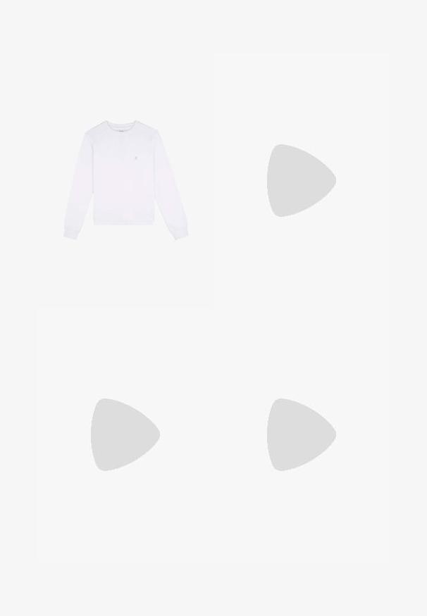 Weißes Sweatshirt mit langen Ärmeln, Rundhalsausschnitt, gerippten Bündchen und Saum, mit einem kleinen goldenen Grafikdruck auf der linken Brust, aus weichem Stoff gefertigt.; Braune Weite-Leg-Hosen mit einer glatten Textur, hoher Taille und Vorderfalten. Der Stoff ist leicht und fällt locker.; Braune Leder-Sandale mit überkreuzten Riemen, einem Knöchelriemen mit Schnalle und einer flachen Sohle mit minimalen Nähdetails.; Braune Lederhandtasche mit gerafftem Oberteil und Kettenriemen. Glatte Textur mit glänzendem Finish und subtilen Nahtdetails an den Seiten.