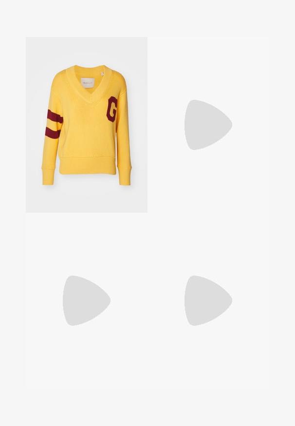 GANT VARSITY VNECK - Camisola - faded sunset; Calças pretas de corte ajustado com um design de perna reta, apresentando uma textura lisa e pregas bem definidas na frente. Sem hardware visível.; Botas de tornozelo em couro preto com um salto bloco, apresentando painéis laterais elásticos. Combinadas com calças pretas que têm uma faixa lateral branca.; Mala de ombro em couro preto com uma forma arredondada, duas alças ajustáveis e um logotipo discreto na frente. Exterior texturizado, design minimalista.