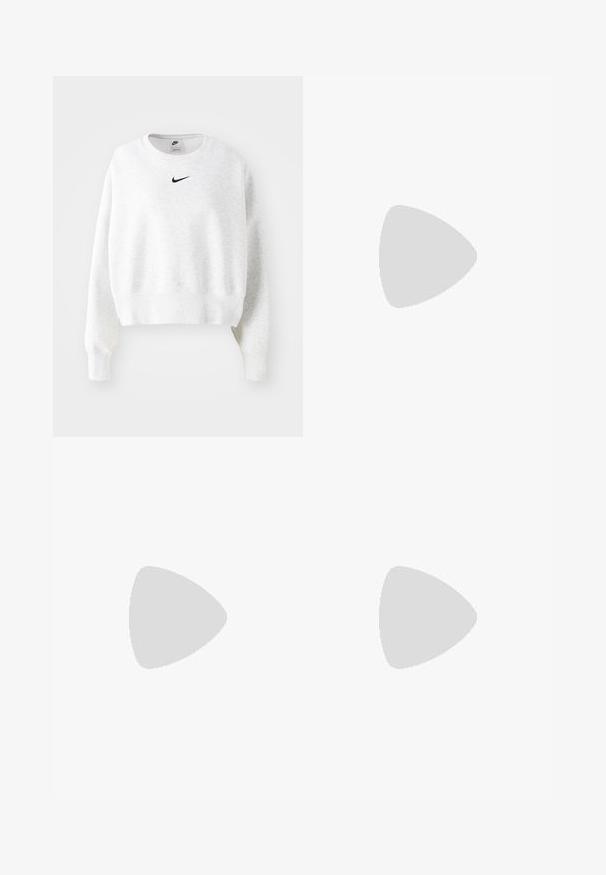 Ljusgrå sweatshirt i mjukt material med rund halsringning, långa ärmar och en svart Nike-logga på bröstet. Croppad design.; Ljust grå sweatpants med dragsko i midjan, smalnande ben och en liten vit logotyp på vänster lår. Tillverkade av ett mjukt, strukturerat tyg.; Ljust grå sportskor med ovandel i mesh och syntetmaterial, med snörning, vadderad krage och texturerad sula för grepp.; Silverörhängen med en slät, polerad yta och en tunn, cirkulär form. Designen har en säker låsning.