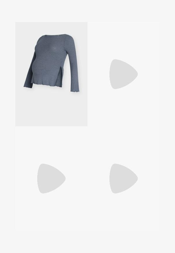 Top premaman grigio a coste con maniche lunghe, caratterizzato da spacchi laterali e orlo curvo. Tessuto morbido con un aspetto lavorato.; Pantaloni in pelle nera con una texture liscia, caratterizzati da un fit dritto, due tasche frontali e dettagli delle cuciture in evidenza.; Stivaletto in pelle verniciata nera con punta a punta e tacco a blocco di altezza media. Texture liscia e design minimalista.; Borsa nera con superficie texturizzata, manici superiori doppi e tracolla regolabile. Dotata di hardware color oro e tasche laterali.