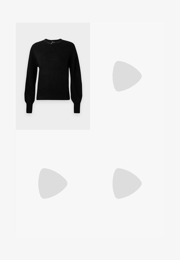 Suéter preto tricotado com gola redonda, mangas longas e punhos canelados. Apresenta uma decoração de contas ao redor da gola.; Jeans de ganga cinza com um corte slim, apresentando cinco bolsos, um fecho de botão e uma textura suave. Sem padrões ou enfeites visíveis.; Sapatos de salto alto slingback em couro preto com bico fino, pequeno salto kitten e um detalhe decorativo em forma de nó na parte da frente. Textura suave em toda a parte.; Bolsa de mão em couro sintético preto com textura de crocodilo, topo franzido e alça enrugada. Apresenta um design suave e compacto.