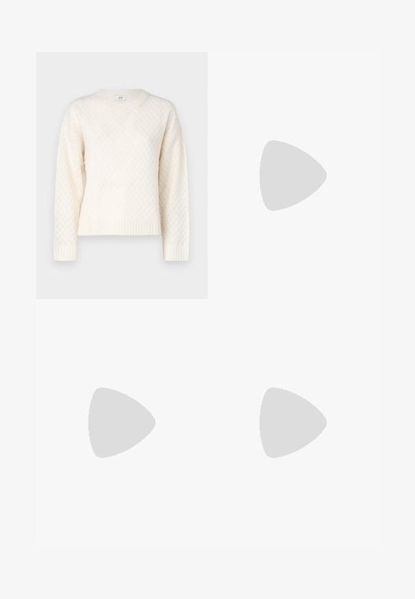 JDY JDYBIGUM O-NECK - Strickpullover - whitecap gray; Schwarze, weit geschnittene Jeans mit hoher Taille, die zwei Fronttaschen und metallene Knopfakzente aufweist. Der Stoff hat eine glatte Textur.; Hellgraue Sneaker aus Wildleder und Mesh, mit drei weißen Streifen, runder Zehenpartie und einer Sohle aus Gummi. Goldenes Logo-Detail nahe der Schnürsenkel.; Braune Leder-Tote mit glatter Textur, offenem Oberteil und zwei Schulterriemen. Verfügt über minimale Nähte und keine sichtbaren Beschläge.