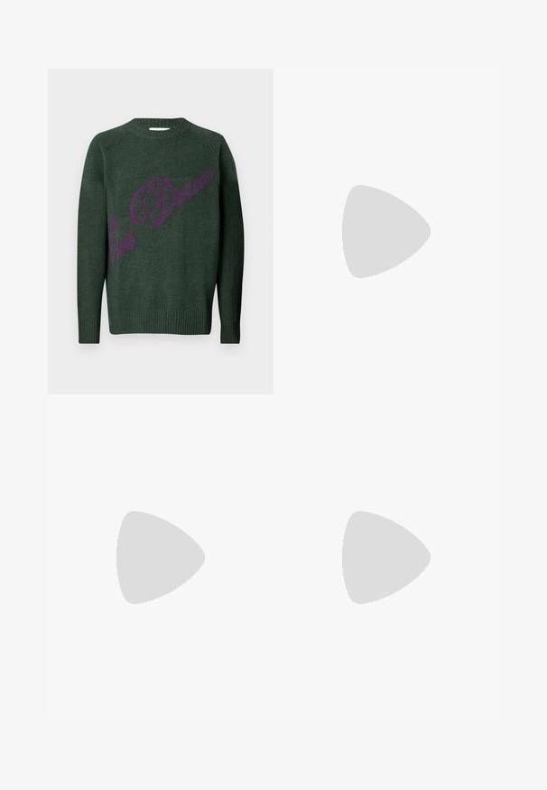 Vihreä neulepaitaan, jossa on ribbeatut helma ja hihansuut. Edessä on näkyvä violetti logo/teksti -design. Klassinen pyöreä kaula-aukko.; Harmaat puuvillaiset olohousut, joissa on elastinen vyötärö, nauhakuja ja kaksi sivutaskua; suora lahkeiden muotoilu, pehmeä kangas, ilman kuvioita.; Valkoinen nahkainen nilkkuri mustalla pehmustetulla kauluksella, kultaisilla metallisilla rei'illä, valkoisella ompeluksella ja jykevällä kumipohjalla, jossa on selvästi näkyvät urat.; Aurinkolasit, joissa on tyylikäs, vaaleanharmaa muovikehys, ympärille kietoutuva muotoilu, tummat linssit ja sileä pinta. Sivussa on minimaalinen brändäys.