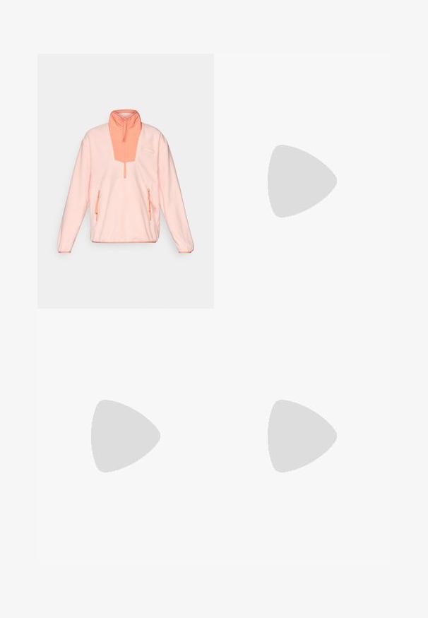 Vaaleanpunainen fleece-pullo, jossa puoliveto-kyltti, erottuva korallinvärinen etupaneeli ja kaksi vetoketjullista sivutaskua. Pehmeä texture, rento istuvuus.; Yläreunassa olevat leggingsit tummanharmaasta, teksturoidusta kankaasta. Ominaisuuksiin kuuluu tiukka malli ja sivutaskut säilytystä varten.; Musta vaelluskenkä, jossa on puolivartinen muotoilu, jolle on ominaista teksturoitu päällinen, harmaat yksityiskohdat ja kestävä kumipohja, jossa on pitoita lisääviä lukuja.; Musta Columbia Titanium -reppu, jossa on sileä kangas, sivutaskut, yläkahva ja säädettävät hihnat. Minimalistinen muotoilu, jossa on huomaamaton brändäys.