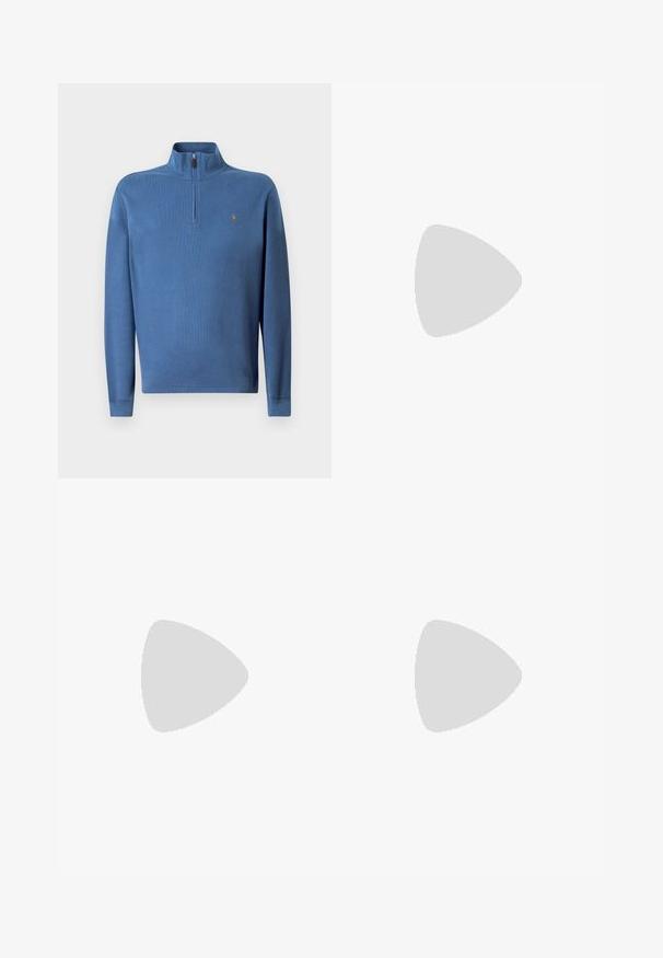 Blauwe pullover sweatshirt met een half-rits kraag, geribde mouwen en een klein geborduurd logo op de borst. Gemaakt van zachte stof met een gladde textuur.; Crème-kleurig katoenen t-shirt met een ronde hals en korte mouwen. Heeft een klein blauw geborduurd logo op de linkerborst.; Beige gestreepte zwembroek met een elastische tailleband en trekkoord, voorzien van een klein blauw logo aan de onderkant.; Witte sneakers van gestructureerd synthetisch materiaal, met een marineblauw logo, vetersluiting en een lage rubberen zool.