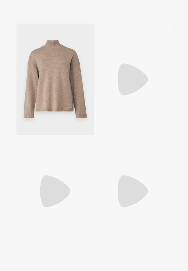 Selected Femme SLFCILLE - Trui - irish cream/melange; Donkerbruine straight-leg jeans van denim, met een klassieke vijf-pocketstijl, metalen hardware en zichtbare stikdetails.; Zwarte leren enkelboots met een ronde neus, vetersluiting aan de voorkant en een dikke rubberen zool met een gestructureerd profiel. Trekbandje aan de achterkant.; Zilveren metalen pouch bag met een zachte, afgeronde vorm en een geknoopte sluiting aan de bovenkant. Gemaakt van soepel faux leren materiaal.; Zilveren hoepel oorbellen met een minimalistisch ontwerp. Cirkelvormig, gladde textuur en dun profiel. Lichtgewicht met een gepolijste afwerking.