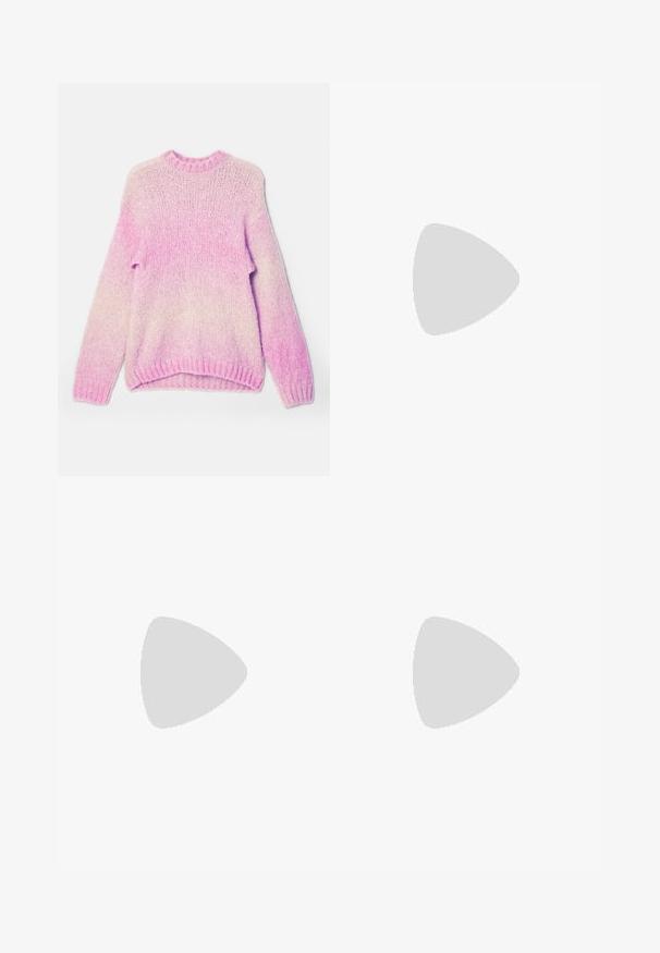 Maglione lavorato a maglia rosa chiaro con effetto sfumato, dotato di maniche lunghe, scollatura rotonda e polsini e orlo a costine. Filato strutturato.; Gonna avvolgente bianca con design a strati, caratterizzata da dettagli in pizzo testurizzato lungo l'orlo, tessuto morbido e una silhouette fluida.; Call it Spring RHODDE - Stivali con i tacchi - black; Borsa hobo in pelle nera con design morbido, ampia tracolla e texture liscia. Presenta una chiusura con zip laterale.