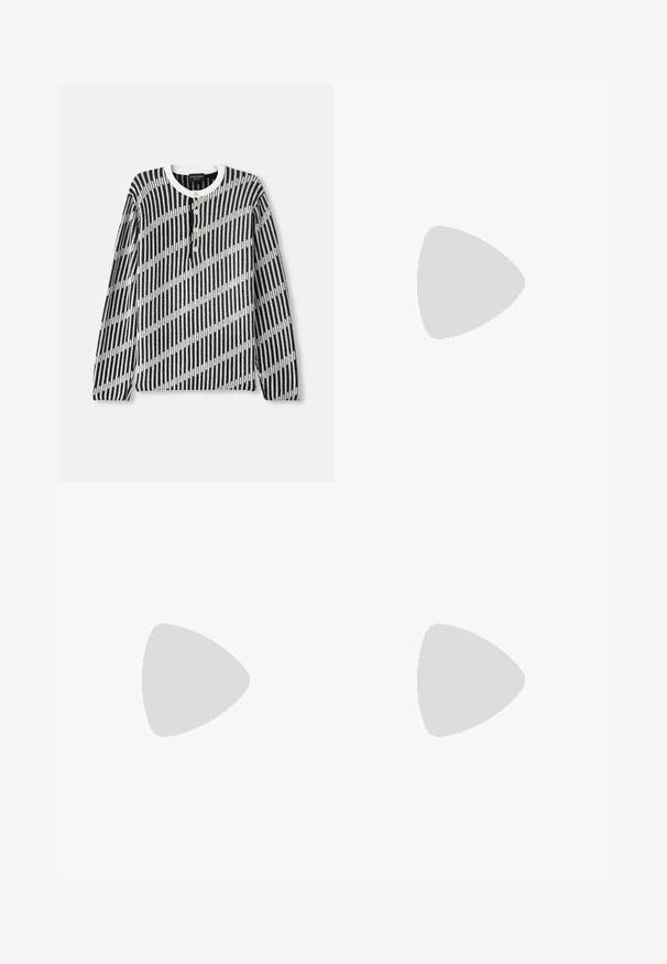 Melnā un baltā krāsā striķota džemperis ar garām piedurknēm un diagonāla svītru rakstu, arapa apaļu kakla izgriezumu un četriem priekšējiem pogām. Tiek izmantota teksturēta auduma.; Melnas, augstās vidukļa bikses ar platām kājām, izgatavotas no gludas auduma. Iezīmē priekšējās krokas un jostas cilpas. Minimalistisks dizains, bez redzamām detaļām.; Baltas sneaks ar gludu virsmu, ziliem teksturēti akcentiem ap apkakli un biezu zoli. Iespējas apaļas auklas un zema dizaina.; Pārmērīgas melnās saulesbrilles ar gradienta purpura lēcu, spīdīga apdare un zelta akcenti uz kājiņām. Taisnstūra forma.