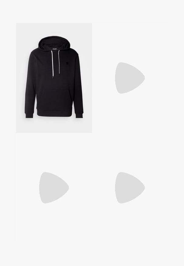 Mustamüts pehmest kangast, millel on ees kangaroo tasku, reguleeritav kapuuts ja väike must logo päts rinnal.; Must musta varrukatega kõrge kaelusega särk pehmest kangast. Omab kokku pressitud disaini ribakattega varrukatele ja sileda tekstuuri. Ilma mustrite ja logodeta.; Tumed sinine teksariie, kitsas lõige, viie tasku disain, nööpidega sulgemine ja minimaalne kulumine. Lame esipind ja kitsad sääreotsad.; Mustad mustad Chelsea saapad elastsete külgpanelidega ja tõmbenööridega. Ümar varvas ja lame kummitald, millel on sile viimistlus.