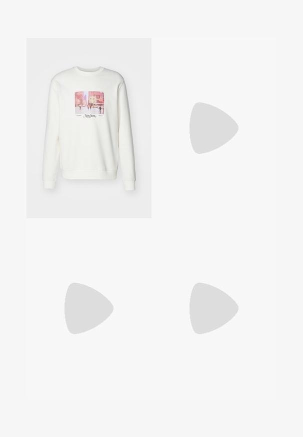 Vit sweatshirt med en fyrkantig grafik som föreställer en stadsbild. Accentuerad med texten "New York" och "Sedan 2013" under bilden.; Svarta cargobyxor i bomull, med elastisk midja och snörning, sidofickor och avsmalnande benslut.; Grå och vita sneakers med överdel i slätt läder, perforerad tå, snörning, texturerade accenter och en subtil guldlogga.; Sköldpaddsbeslag av solglasögon med gröna linser, vinklade i en oktagonal form och med smala, böjda skalmar. Materialet har en glansig yta.