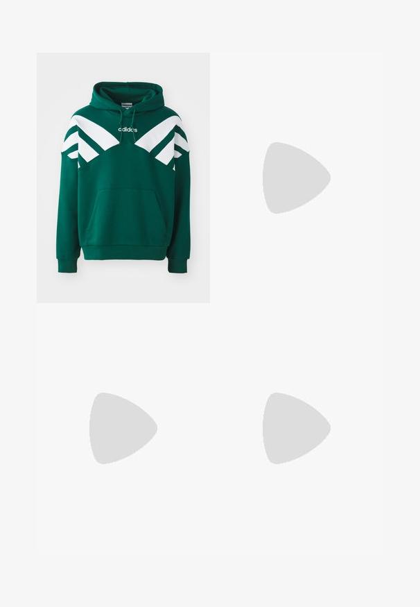 Sweatshirt verde com capuz, apresentado com um design de chevron branco e bolso frontal. Feito de um tecido suave, com punhos e bainha canelados. Logótipo exibido.; T-shirt branca de algodão com mangas curtas, decote redondo, apresentando um pequeno logótipo dourado na área do peito esquerdo. Textura macia e ajuste regular.; Calças de treino em teal com cintura ajustável por cordão, punhos elásticos e riscas pretas laterais. Fabricadas em tecido leve, apresentam um logótipo perto do quadril.; Sneakers pretos com parte superior em camurça e sintético, apresentando três riscas brancas, sola de borracha texturizada e etiqueta azul no linguete.