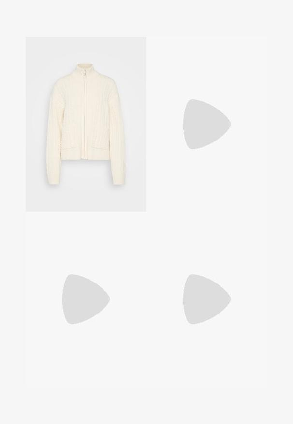 Κρεμ κάρντιγκαν με πλεκτή καλώδιο, ψηλό γιακά, φερμουάρ και μπροστινές πλαϊνές τσέπες. Ριμπά τελείωμα και μανσέτες μανικιών. Μαλακό, υφασμάτινο υλικό.; Καφέ ραμμένα παντελόνια με ίσια γραμμή, διαθέτουν κλείσιμο με ένα κουμπί και πιέτες στο μπροστινό μέρος. Λείος υφή, μινιμαλιστικό στυλ.; Μπεζ γόβες με τετράγωνη σόλα, λουράκι και ρυθμιζόμενη θηλιά στον αστράγαλο, κατασκευασμένες από λείο συνθετικό υλικό με ματ φινίρισμα.; Λευκή συνθετική τσάντα σε τριγωνικό σχήμα, με επίπεδη μπροστινή καπάκι και λεπτομέρεια φιόγκου, ρυθμιζόμενο λουράκι, απαλή υφή και μινιμαλιστικό σχέδιο.