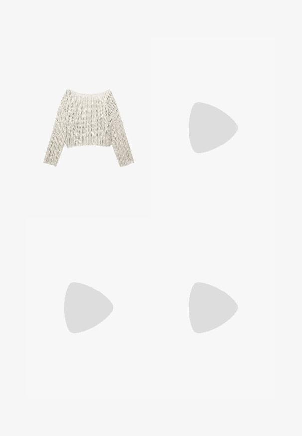 Lekki, krótki sweter w kolorze kremowym z otwartym splotem w prążki, szerokim dekoltem i długimi rękawami. Teksturowany, przewiewny design idealny do warstwowego noszenia.; Jasnoniebieskie jeansy z szerokimi nogawkami i wysokim stanem, z lekko wybledzonym wykończeniem i drobnymi, rozproszonymi przetarciami.; Białe buty sportowe wykonane z siateczki i materiałów syntetycznych, z wiązanym fasonem, wyściełanym kołnierzem i strukturalną podeszwą dla lepszej przyczepności. Lekka konstrukcja.; Czarne okulary przeciwsłoneczne o prostokątnych oprawkach, niebieskie soczewki z tintem i charakterystycznym wzorem mostka. Smukłe wykończenie, subtelna tekstura.