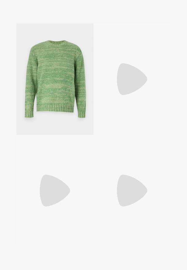 Jack & Jones JORWINTER SPACE - Pullover - lima bean green; Pantalons cargo gris en tissu résistant, avec une coupe droite, plusieurs poches latérales et des détails de couture visibles.; Chaussures en cuir noir à bout arrondi, à lacets, avec une semelle épaisse et texturée. Portées avec un pantalon noir ajusté et un pull à côtes.; Lunettes de soleil noires rectangulaires avec des verres sombres. Monture brillante, branches droites avec une légère courbure. Design minimaliste, sans embellissements.