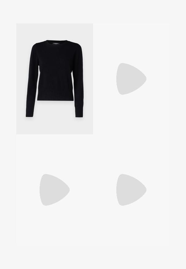Repeat Pullover - black; Pantalon noir ajusté avec une coupe droite, présentant une texture lisse et des plis nets sur le devant. Aucune quincaillerie visible.; Talons hauts en cuir noir avec un bout pointu, dotés d'un talon fin et d'un accent en ton or sur la lanière réglable. Texture lisse.; Sac à main en cuir noir avec un design structuré, featuring une forme cropped, une poignée supérieure et des accents en matériel doré. Bandoulière réglable incluse.