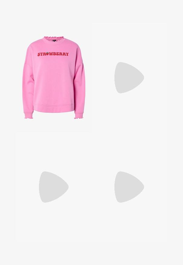 Růžová mikina s volánovým límcem a manžetami, na které je tučné červené písmo "STRAWBERRY" a nad ním zelená grafika jahody.; Černé, lehké kalhoty s elastickým pasem a nařasenými kotníky. Tkanina je hladká a má uvolněný, zúžený design.; Bílé platformové tenisky s hladkým svrškem podobným kůži, zaobleným tvarem, polstrovaným límcem a texturovanou gumovou podrážkou s vyznačenými vzory.; Beige kabelka vyrobená z měkkého materiálu, s volným designem, prošívanými detaily a dvěma ramenními popruhy. Vhodná pro každodenní použití.