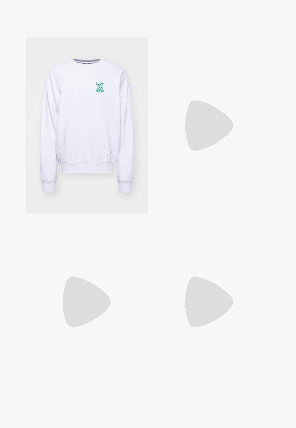 Weißes Sweatshirt mit gerippten Bündchen und Saum. Verfügt über ein grünes grafisches Logo auf der linken Brust. Hergestellt aus weichem, strukturiertem Material.; Filippa K TERRY CROPPED TROUSERS - Stoffhose - sage melange; Weiße Ledersneaker mit glatter Oberfläche, runder Zehenpartie, flachen Schnürsenkeln und strukturiertem Sohlenprofil. Mit einem dezenten Logo an der Ferse.; Schwarze runde Sonnenbrille mit dunklen Gläsern und schlanken Metallbügeln. Enthält klare Tempelspitzen und silberne Akzente am Scharnier. Minimalistisches Design.