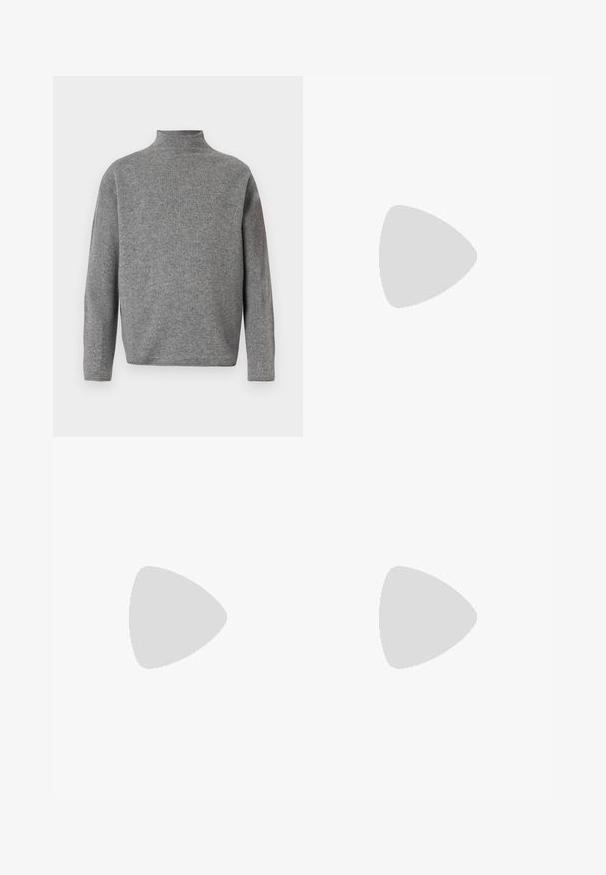 Suéter cinza de malha com um decote alto, mangas longas e um corte relaxado. Textura suave com detalhes de costura subtis nos ombros.; Camisa de algodão branca de mangas longas com decote redondo, fendas laterais na parte inferior e uma textura suave, mostrada de trás.; Calças de ganga azul claro com um design de perna reta, cinco bolsos, fecho de botão, desgaste mínimo e detalhes de costura em contraste.; Sapatilha branca com um cabedal em couro liso e de perfil baixo. Apresenta um bico redondo, seis ilhoses e uma sola de borracha texturizada.