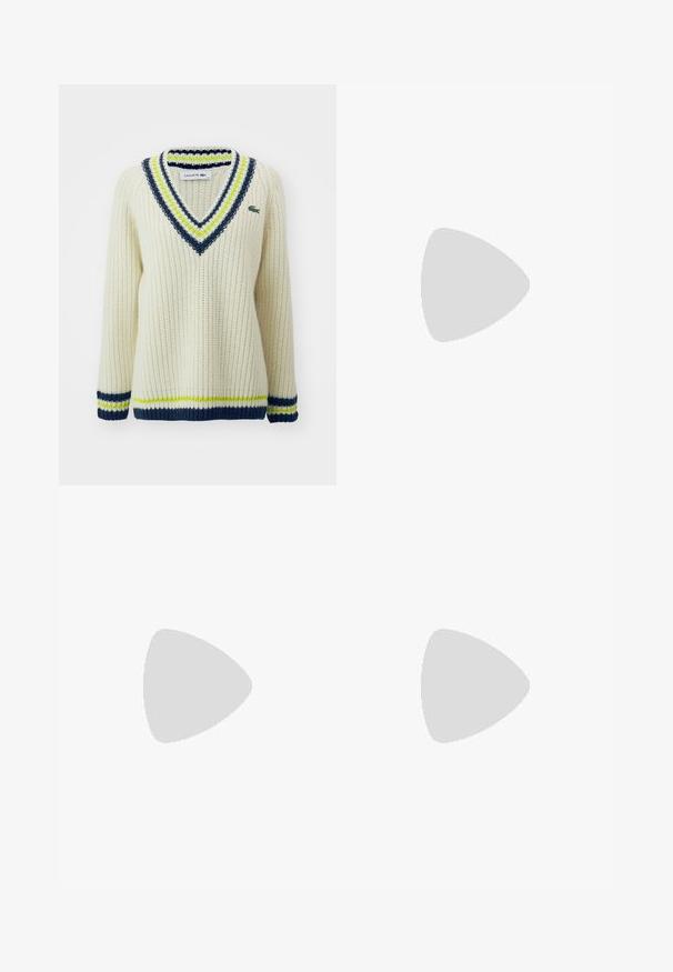 Maglione a maglia crema con scollatura a V, caratterizzato da strisce navy, verde lime e bianche. Include un piccolo logo Lacoste sul petto.; Abito maxi floreale con una combinazione di tonalità viola e marrone, tessuto leggero, sottili spalline e una silhouette fluida.; Mule aperti in suede marrone con un design curvo, dotati di un tacco stiletto basso e linee minimaliste e morbide.; Occhiali da sole neri oversize con lenti ovali, montatura in plastica liscia e accenti dorati sulle tempie. Le lenti scure offrono protezione dal sole.; Borsa in paglia intrecciata con manici in bambù, caratterizzata da un design a frange testurizzato in beige naturale e una tracolla in catena dorata.