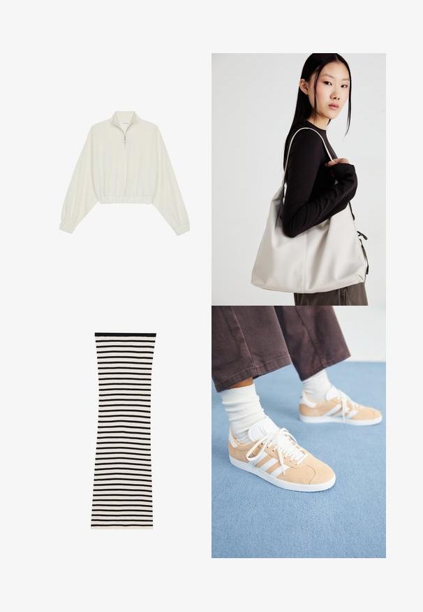 Zkrátený pulover z krémového materiálu, s vysokým golierom, polovičným zipsom, elastickým lemom a manžetami, s hladkou textúrou a minimalistickým dizajnom.; Čierno-biela pruhovaná rebrová šaty so priliehavým strihom, obsahujúca horizontálne pruhy a pevnú čiernu výstrih.; Béžové semišové tenisky s bielymi akcentmi, s tromi prúžkami, okrúhlou špičkou a štruktúrovanou podrážkou; spárované s bielymi ponožkami do polovice lýtok.; Béžová kabelka vyrobená z mäkkého materiálu, s uvoľneným dizajnom, prišitými detailmi a dvoma popruhmi na nosenie na pleciach. Vhodná na každodenné nosenie.