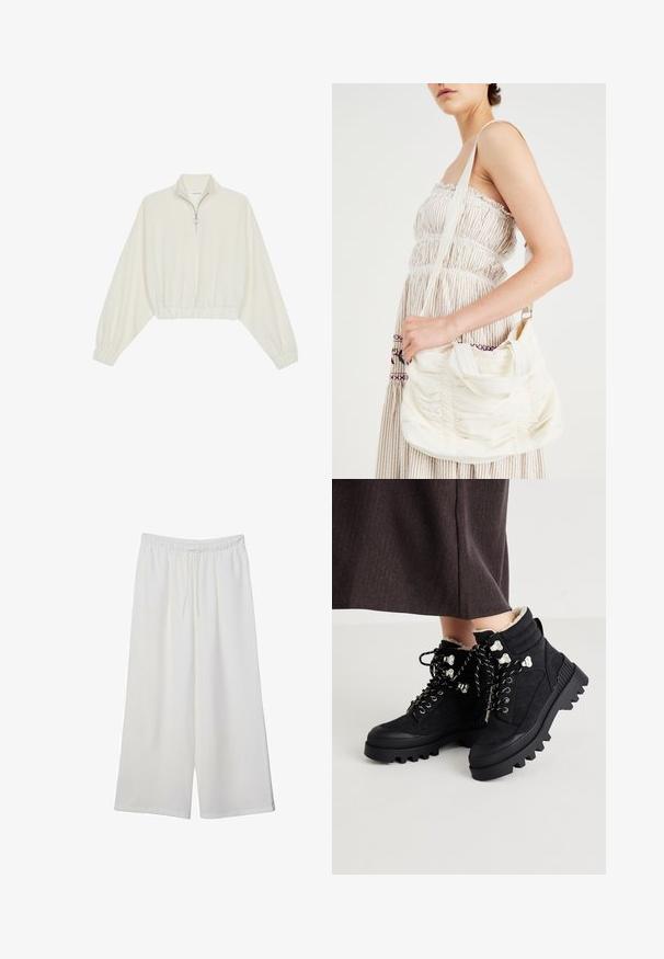 Skórzany pulower w kolorze kremowym, z wysokim kołnierzem, półzamkiem, elastycznym wykończeniem u dołu i mankietami, o gładkiej teksturze i minimalistycznym designie.; Białe szerokie spodnie wykonane z lekkiego materiału, z elastyczną talią i sznurkiem do regulacji fasonu. Gładka tekstura.; Czarne botki za kostkę z teksturowanej zamszowej cholewki, grubą gumową podeszwą, metalowymi oczkami i kontrastującymi sznurówkami zapewniającymi pewne zapięcie. Widoczna puszysta wyściółka.; Biała torba na ramię z tkaniny o marszczonej fakturze, regulowanym pasku i srebrnymi elementami. Wyeksponowana obok kremowej sukienki.