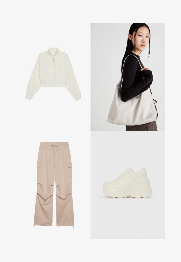 Zkrátený pulover z krémového materiálu, s vysokým golierom, polovičným zipsom, elastickým lemom a manžetami, s hladkou textúrou a minimalistickým dizajnom.; Béžové cargo nohavice s elastickým pásom, šnúrkou, dvoma bočnými vreckami a zipsovými koncami vyrobené z jemnej, textúrované látky.; Biele platformové tenisky s hladkým koženkovým svrchným materiálom, zaobleným tvarom, polstrovaným golierom a textúrovanou gumovou podrážkou s výrazným vzorom.; Béžová kabelka vyrobená z mäkkého materiálu, s uvoľneným dizajnom, prišitými detailmi a dvoma popruhmi na nosenie na pleciach. Vhodná na každodenné nosenie.