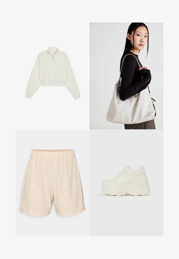 Kort striktrøje i cremefarvet stof med høj krave, halvlynlås, elastisk kant og manchetter, glat tekstur og minimalistisk design.; Beige, teksturerede shorts med elastisk talje. Har diskrete lodrette striber og et afslappet, lige snit. Ingen lommer.; Hvide platform sneakers med en glat læderlignende overdel, rund form, polstret krave og struktureret gummisål med definerede riller.; Beige håndtaske lavet af blødt materiale med et slouchy design, stikninger og to skulderremme. Velegnet til daglig brug.
