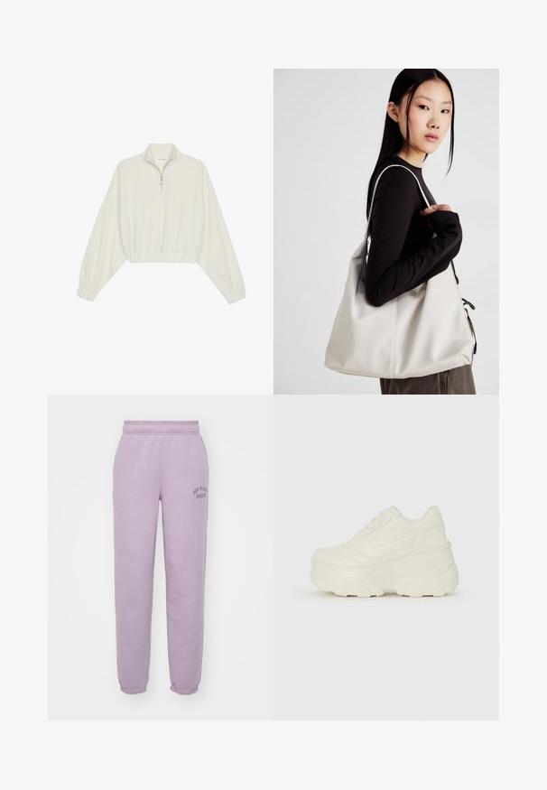 Geknipt pullover in crèmekleurige stof, met een hoge kraag, halve rits, elastische zoom en manchetten, met een soepele textuur en minimalistisch ontwerp.; New Balance SEASONAL GRAPHIC - Trainingsbroek - ice wine; Witte platform sneakers met een gladde leren bovenkant, afgeronde vorm, gewatteerde kraag en een gestructureerde rubberen zool met duidelijke profiel.; Beige handtas gemaakt van zacht materiaal, met een slonzig ontwerp, gestikte details en twee schouderbanden. Geschikt voor dagelijks gebruik.