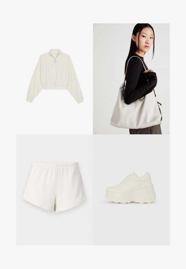 Krém színű, rövidített pulóver, magas gallérral, félig cipzáros záródással, elasztikus derék- és ujjakrésszel, sima textúrával és minimalista dizájnnal.; Fehér bordás anyagú sort, rugalmas derékkal, laza fazonnal és ívelt szegéllyel. Hátoldali varrás részlet látható.; Fehér platform sportcipők, sima bőrszerű felsőrésszel, kerek formával, párnázott bokával és texturált gumitalppal, jól definiált mintázattal.; Puha anyagból készült bézs kézitáska, laza dizájnnal, varrott részletekkel és két vállpánttal. Mindennapi használatra alkalmas.