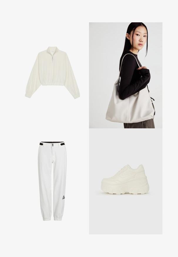 Kreminės spalvos trumpas megztinis, turintis aukštą apykaklę, pusiau užtrauktuką, elastinį apačią irRankovių kraštus, su lygiu paviršiumi ir minimalizuotu dizainu.; Balties kelnės su elastingu juosmeniu, su dviem mygtukais ir juodais Velcro akcentais. Ant šono yra mažas, trikampis logotipo pleistras.; Baltos platformos sportbačiai su lygiu odos primenančiu paviršiumi, apvalia forma, paminkštintu apykakle ir tekstūruotu guminiu padu su ryškiais protektoriais.; Bežinė rankinė, pagaminta iš minkštos medžiagos, turinti laisvą dizainą, siuvinėtas detalės ir dvi petnešos. Tinkama kasdieniam naudojimui.